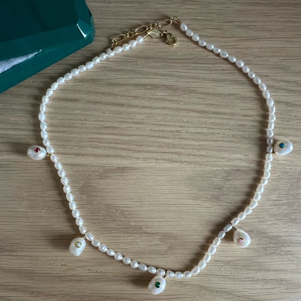 Elegant Pearl Necklace with Gold Accents
